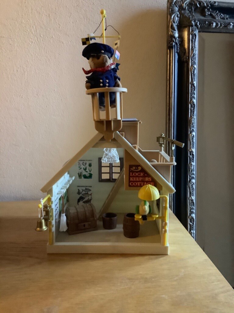 sylvanian families lock keepers cottage